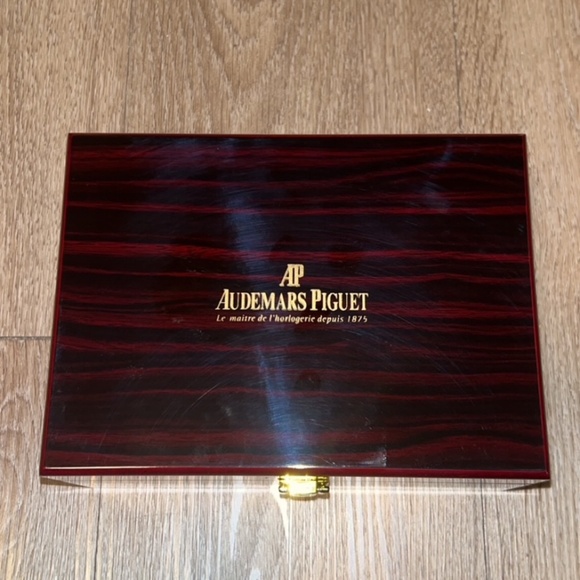 Audemars Piguet Royal Oak Self Winding Wrist Watch - Picture 3 of 3